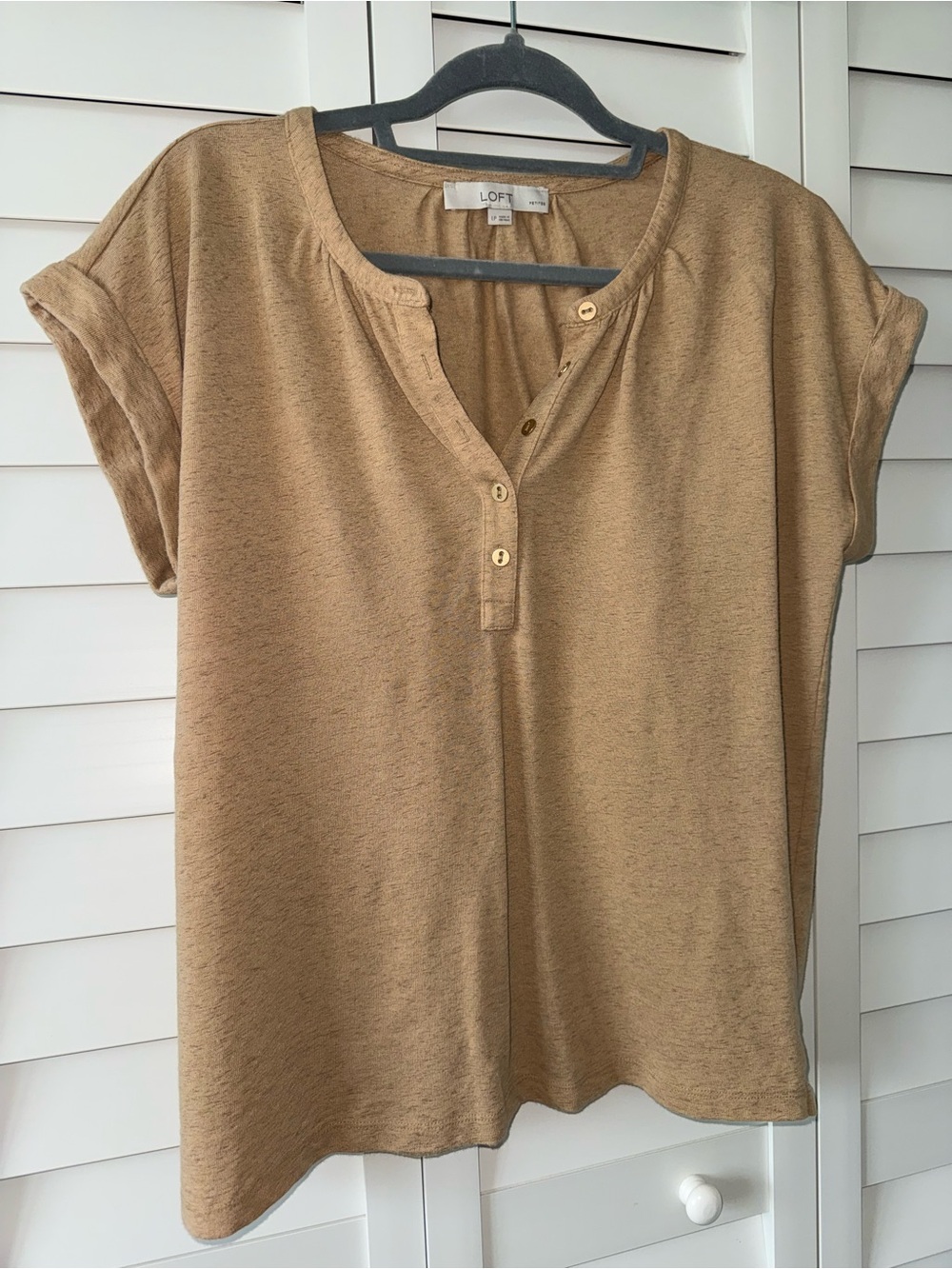LOFT Petites Camel Henley Short Sleeve Top Women’s LP Large Petite